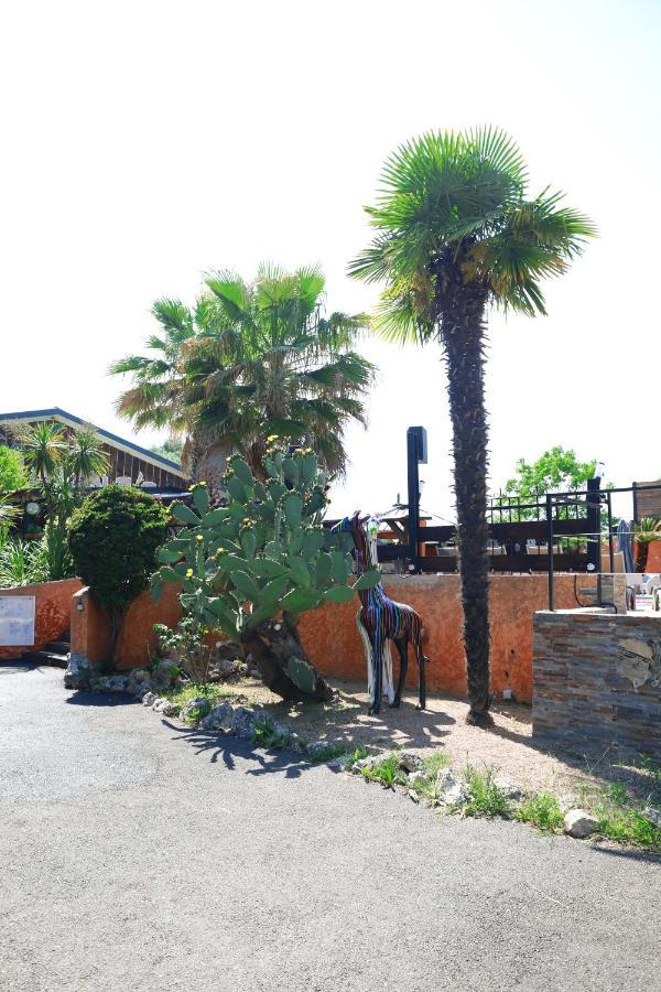 Le Banana'S Hotel Aleria  Bagian luar foto